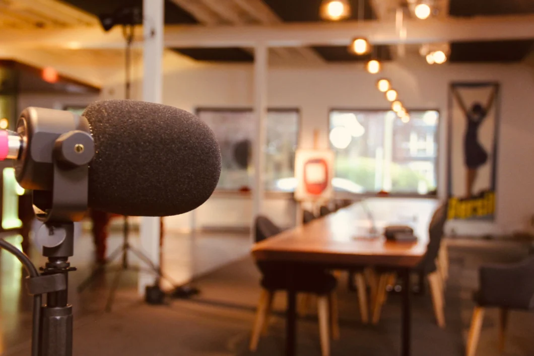 Studio_background Podcast KOPS