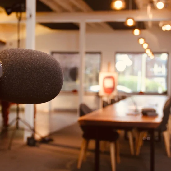 Studio_background Podcast KOPS